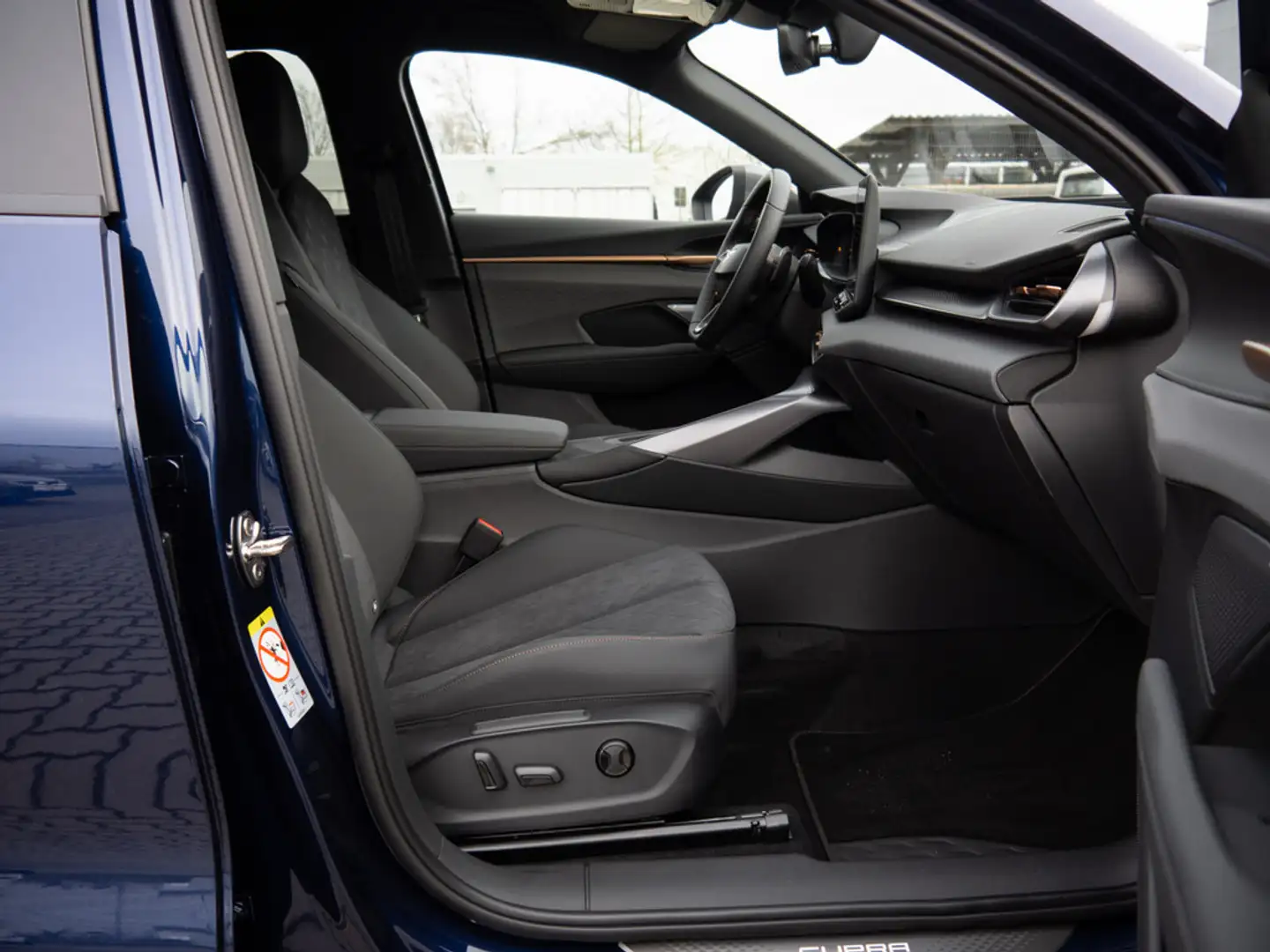 CUPRA Terramar VZ 1.5 e-HYBRID NAVI AHK ACC HUD LED Bleu - 2