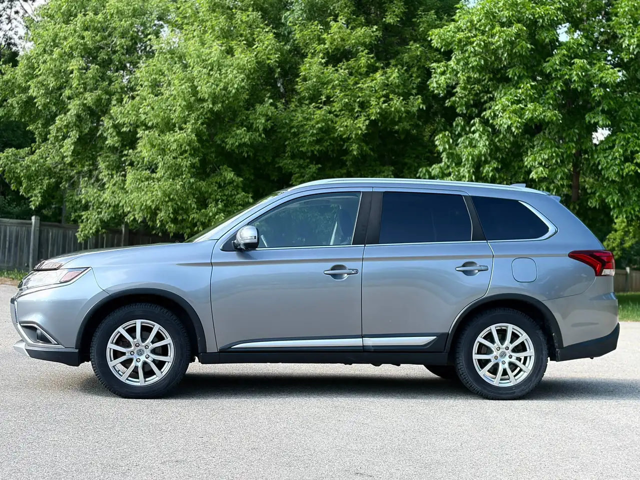 Mitsubishi Outlander снимка Mitsubishi Outlander