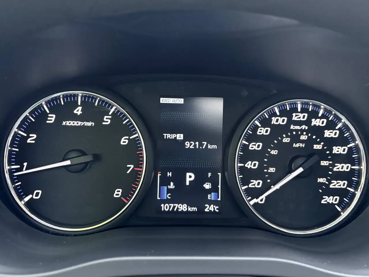 Mitsubishi Outlander снимка Mitsubishi Outlander