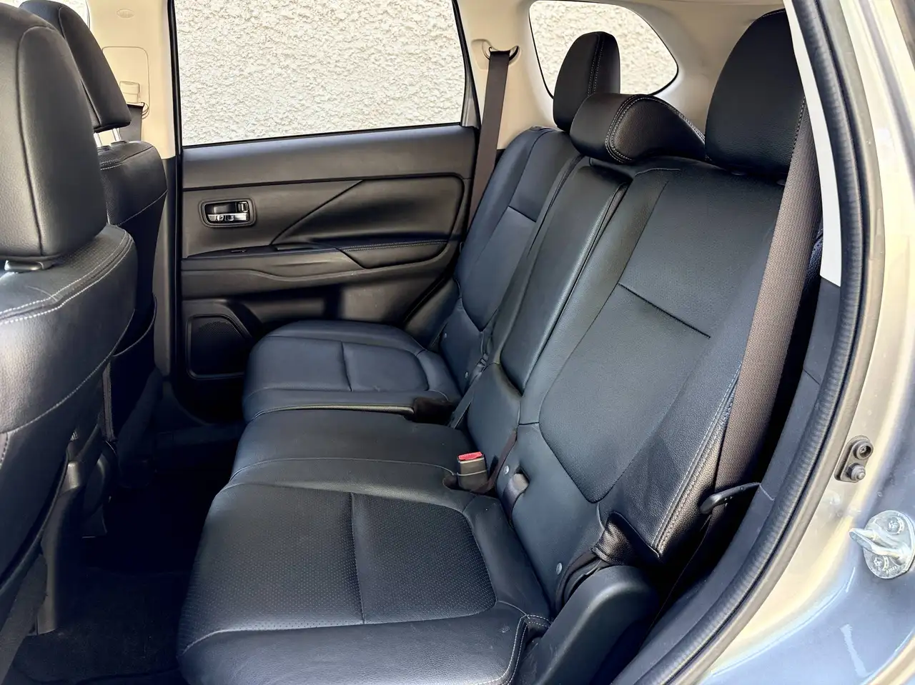 Mitsubishi Outlander снимка Mitsubishi Outlander