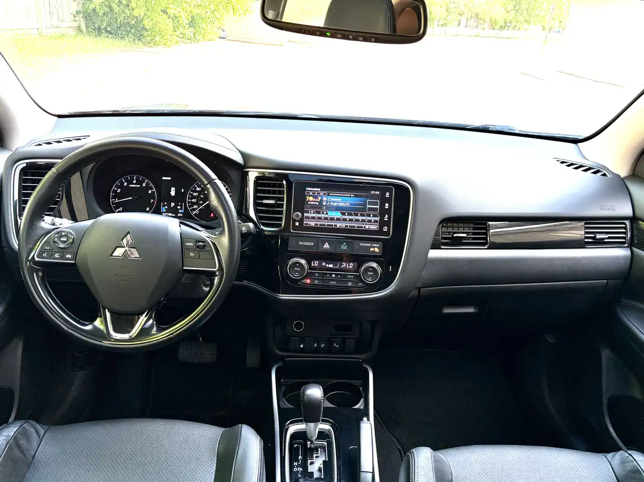 Mitsubishi Outlander снимка Mitsubishi Outlander