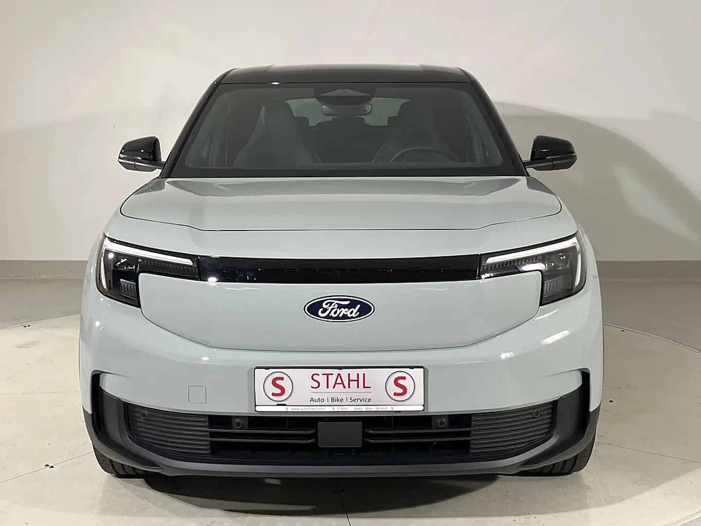 Ford Explorer Elektro 79kWh Collection Grau - 2