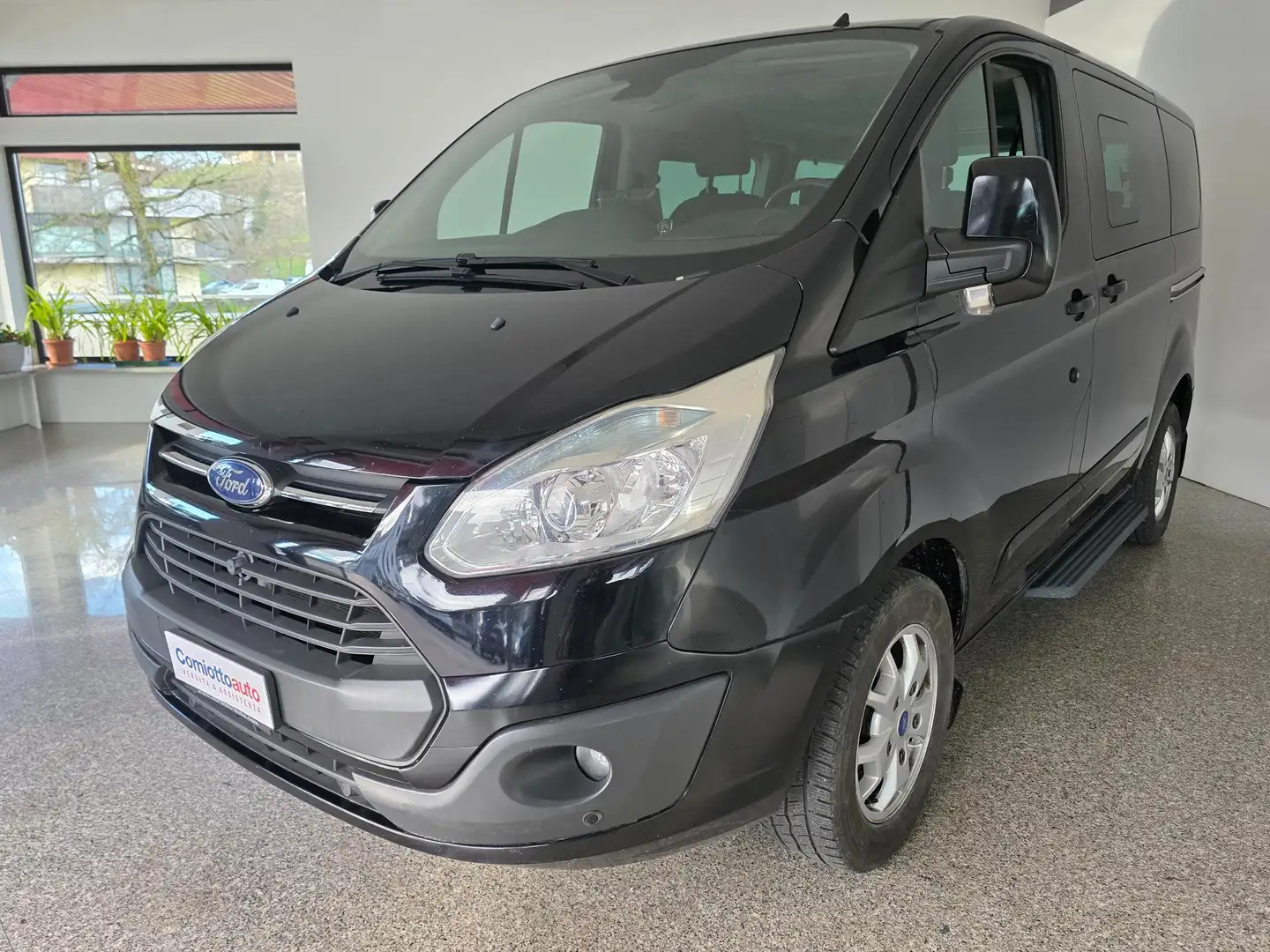 Ford Tourneo Custom 300 2.2 TDCi 155CV PC Titanium - con Gancio Traino Schwarz - 1