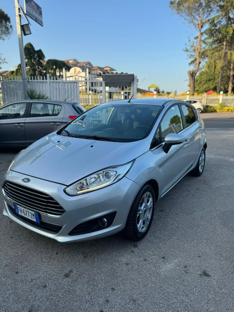 Ford Fiesta 5p 1.4 Titanium Gpl 95cv E6 - 1