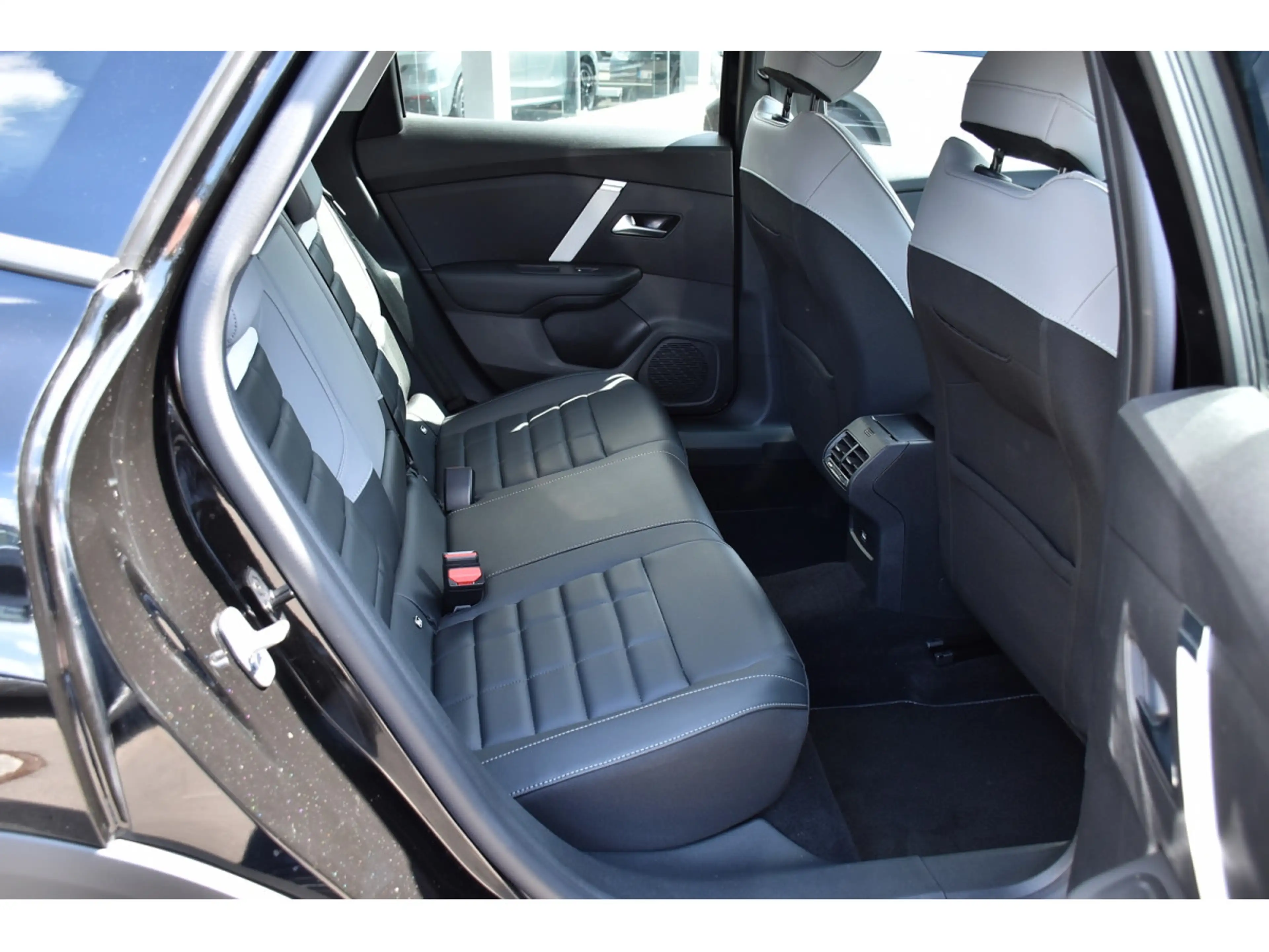 Citroen C4 X 1.2 MHEV 145 e-DCS6 Max ACC SIDE LANE GPS CAM 1°M. — photo 8