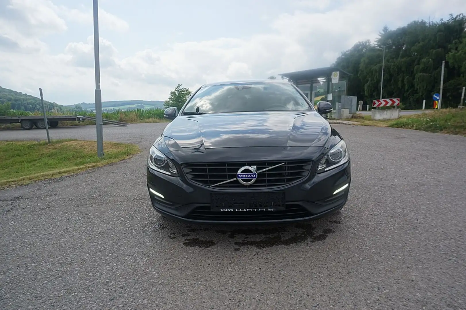 Volvo V60 D3 Kinetic Blau - 1