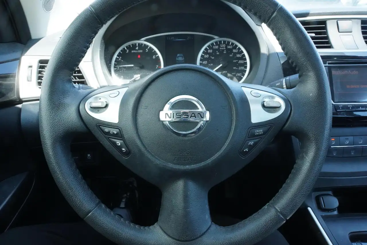 Nissan Sentra fotografie Nissan Sentra