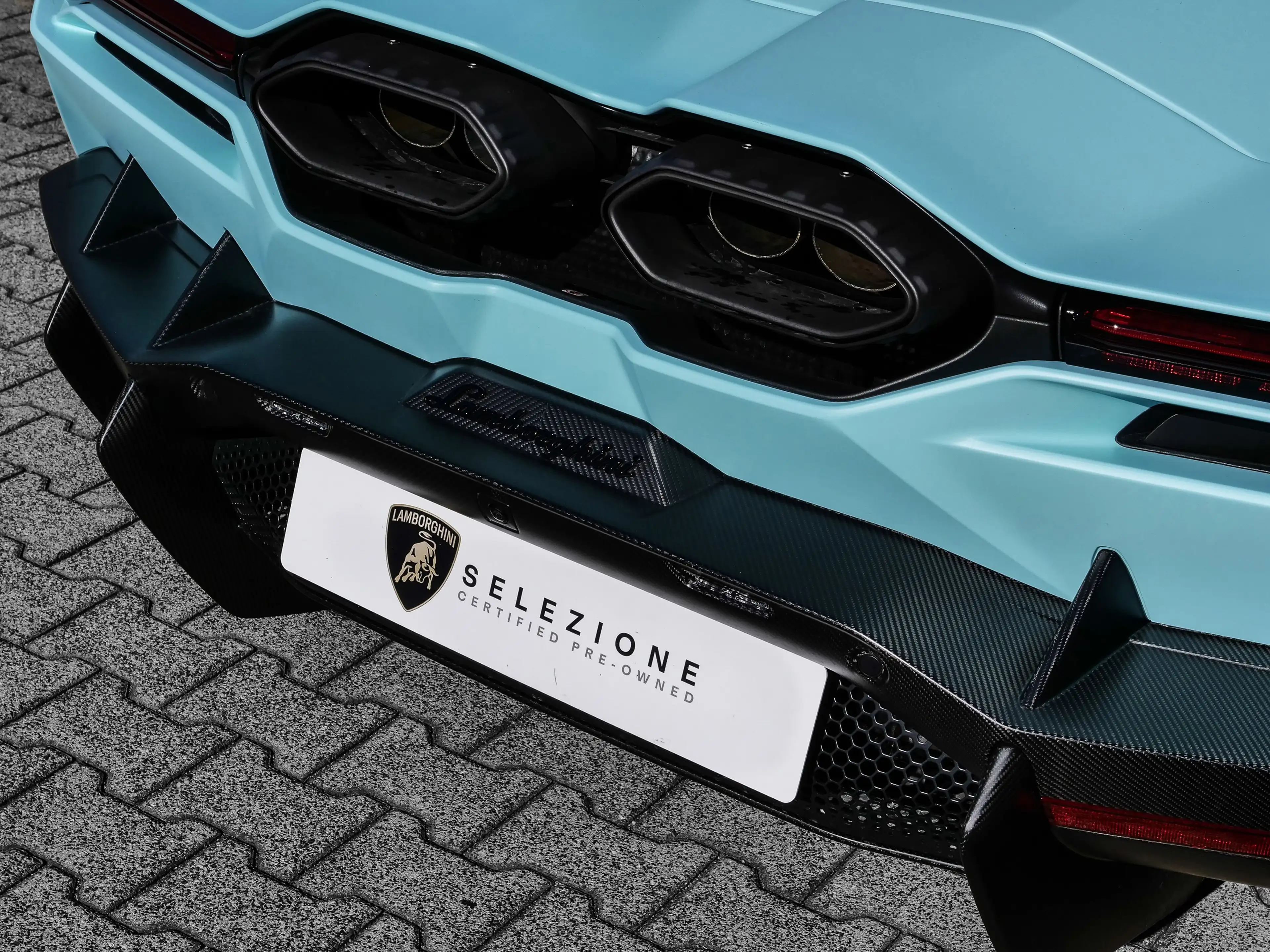 Lamborghini Revuelto Celeste Fedra, Passenger Display — photo 10