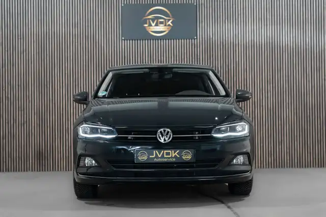 Volkswagen Polo view 4