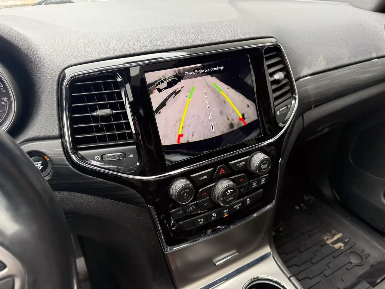 Jeep Grand Cherokee снимка Jeep Grand Cherokee