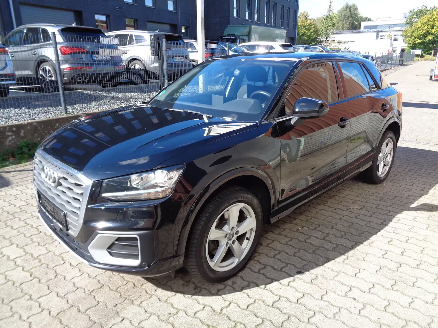 Audi Q2 1.0 TFSI sport ultra, DSG, PDC, Navi Schwarz - 2