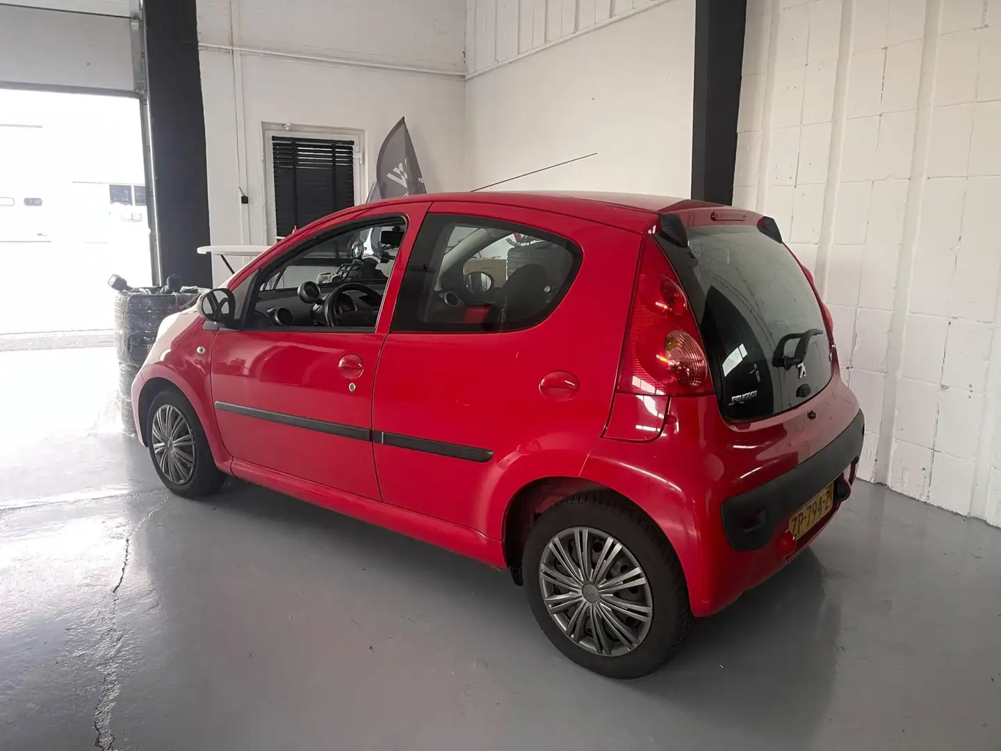 Peugeot 107 1.0-12V Sublime Airco Centr.dr Elekt ramen Rosso - 2