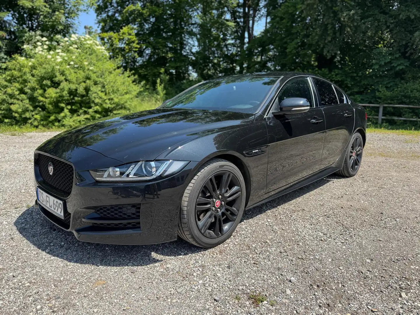 Jaguar XE 2.0 Diesel R-Sport 5-Türer AHK Navi App Connect - 1