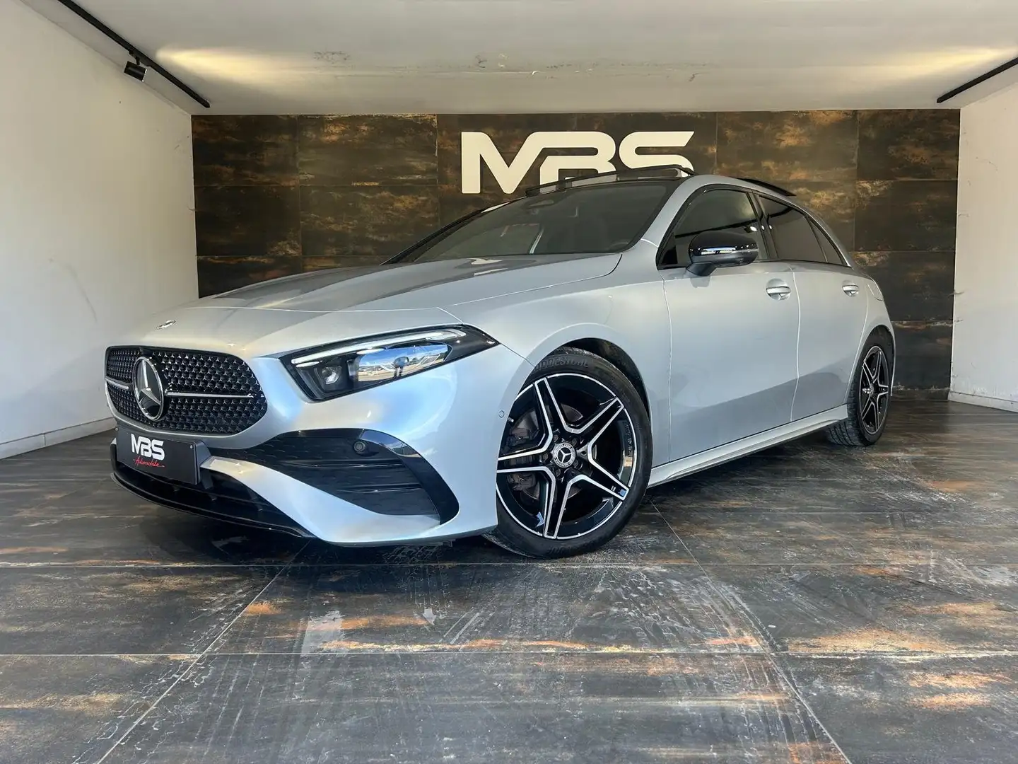 Mercedes-Benz A 180 2.0l *AMG *PANO *BURMESTER *LED INT *CAMERA 360 Gris - 2