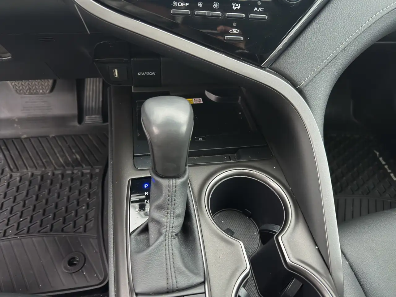 Toyota Camry снимка Toyota Camry