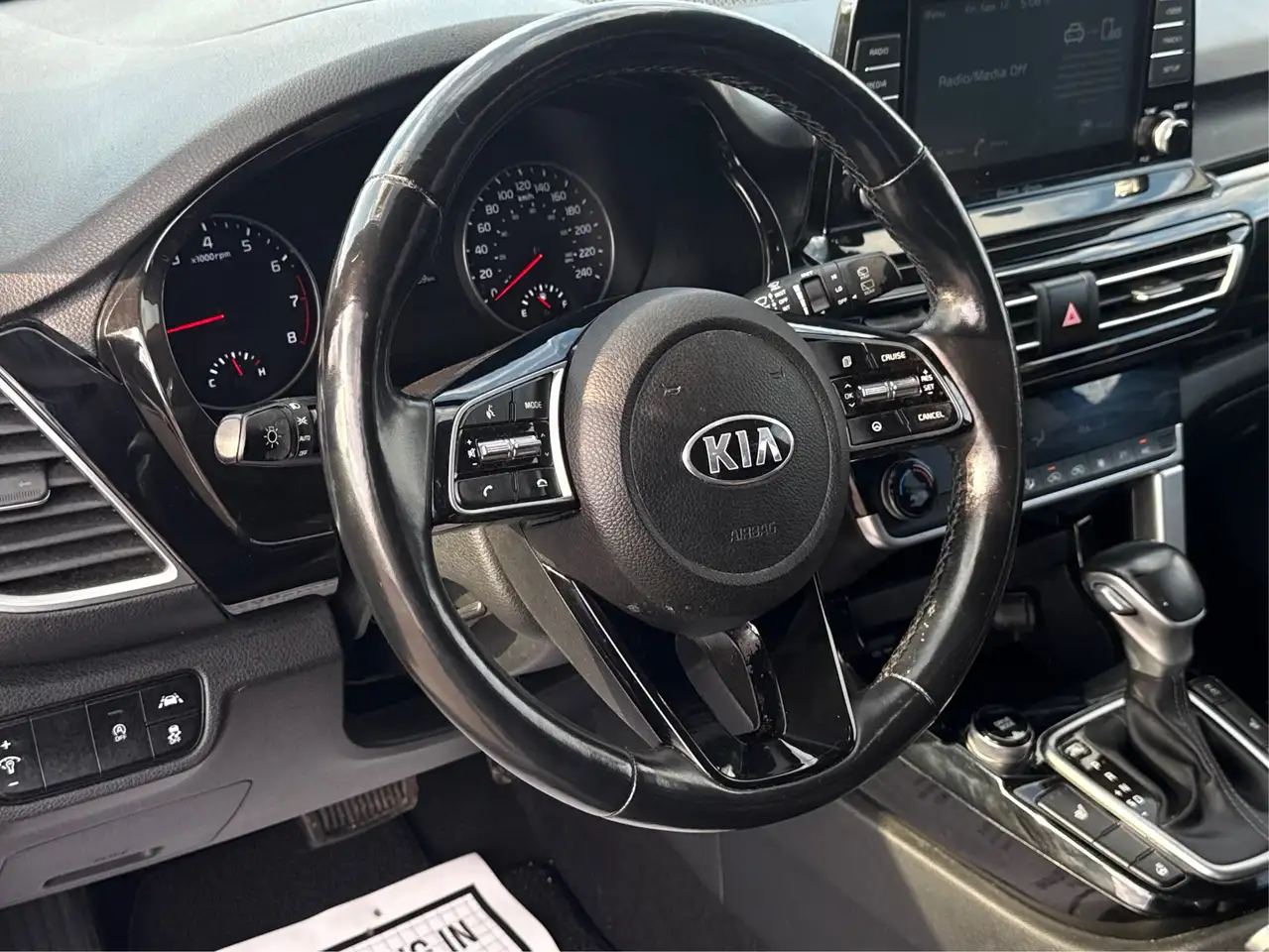 Kia Seltos снимка Kia Seltos