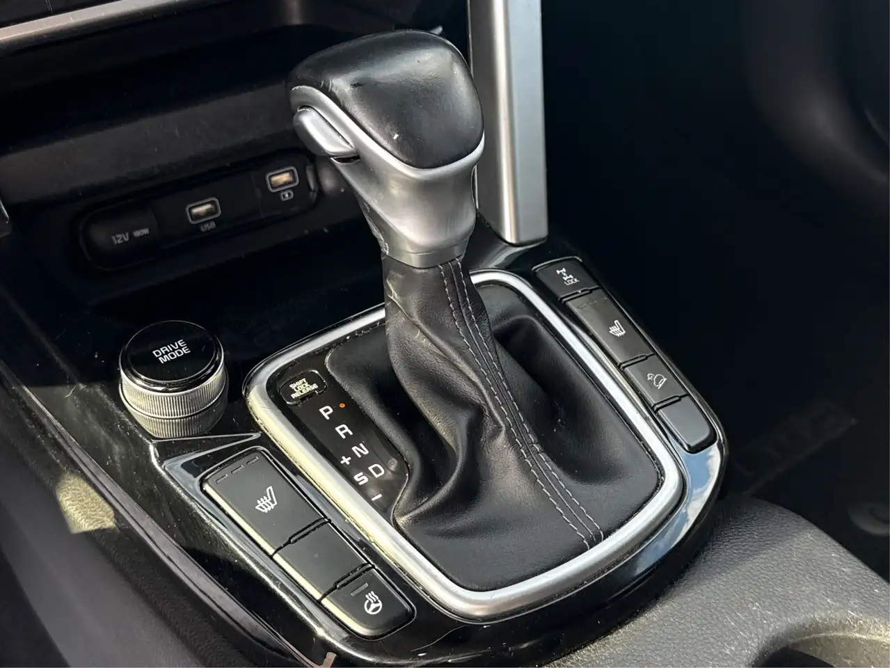 Kia Seltos снимка Kia Seltos