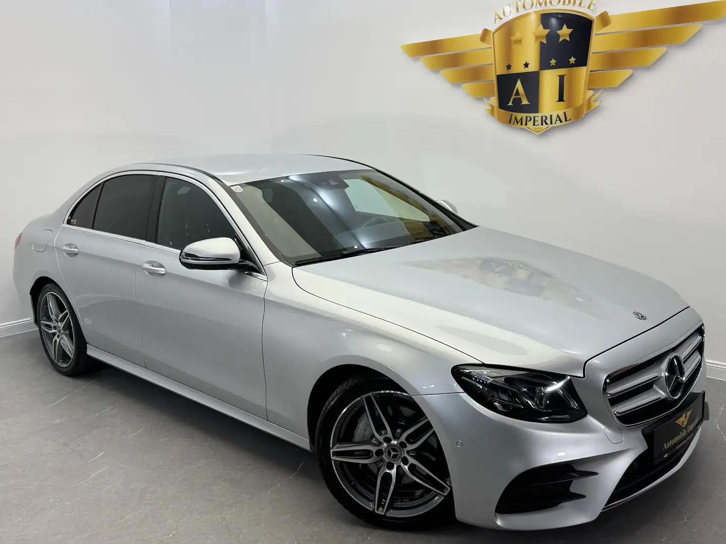 Mercedes-Benz E 220 d // AMG-PAKET // WIDESCREEN // AMBIENTEB. // Grau - 1