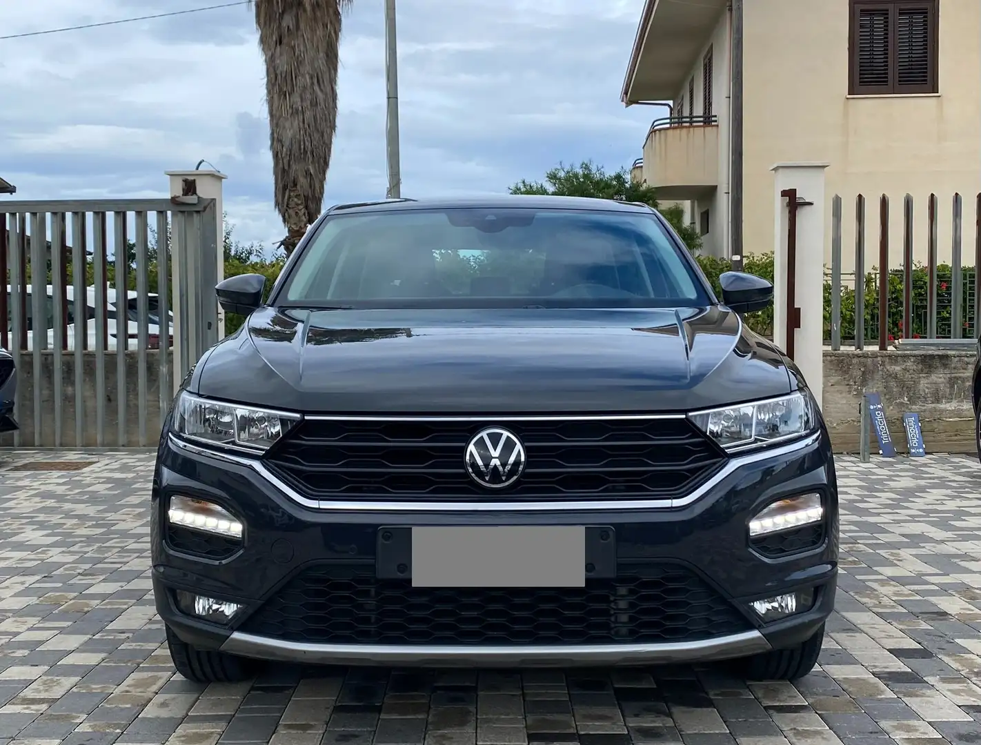 Volkswagen T-Roc Business 2.0 TDI 150CV DSG Grijs - 2