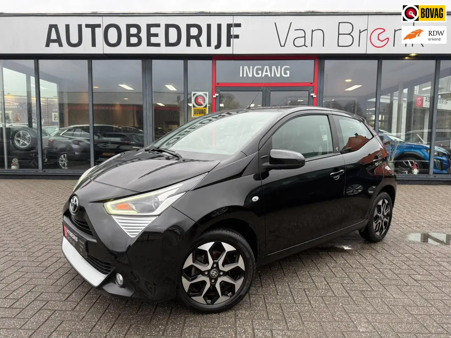 Toyota Aygo 1.0 VVT-i x-joy | Camera | Carplay | Navi | LED Schwarz - 1