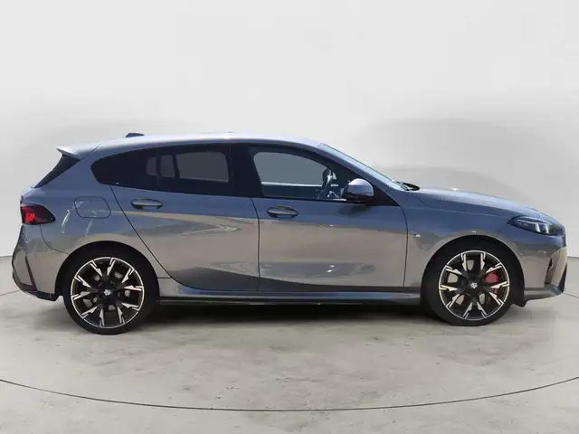 BMW 1 Series view 5