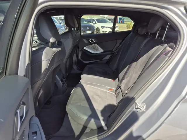 BMW 1 Series view 7