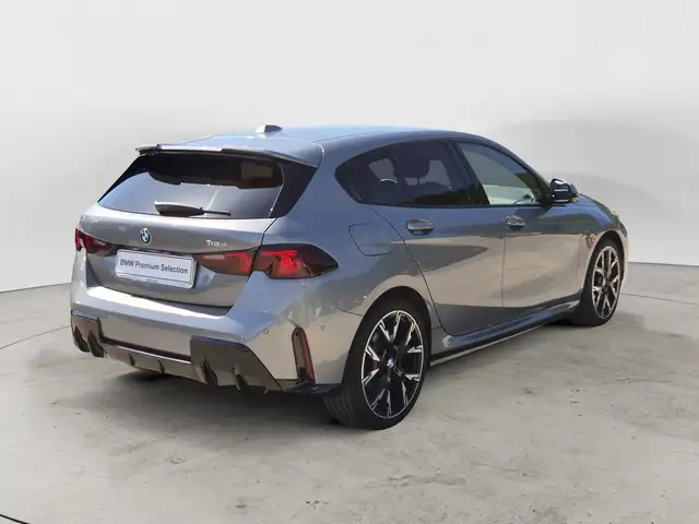 BMW 1 Series view 4
