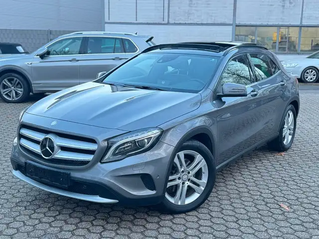 Mercedes-Benz GLA 250 7G 4Matic Panorama-Dach