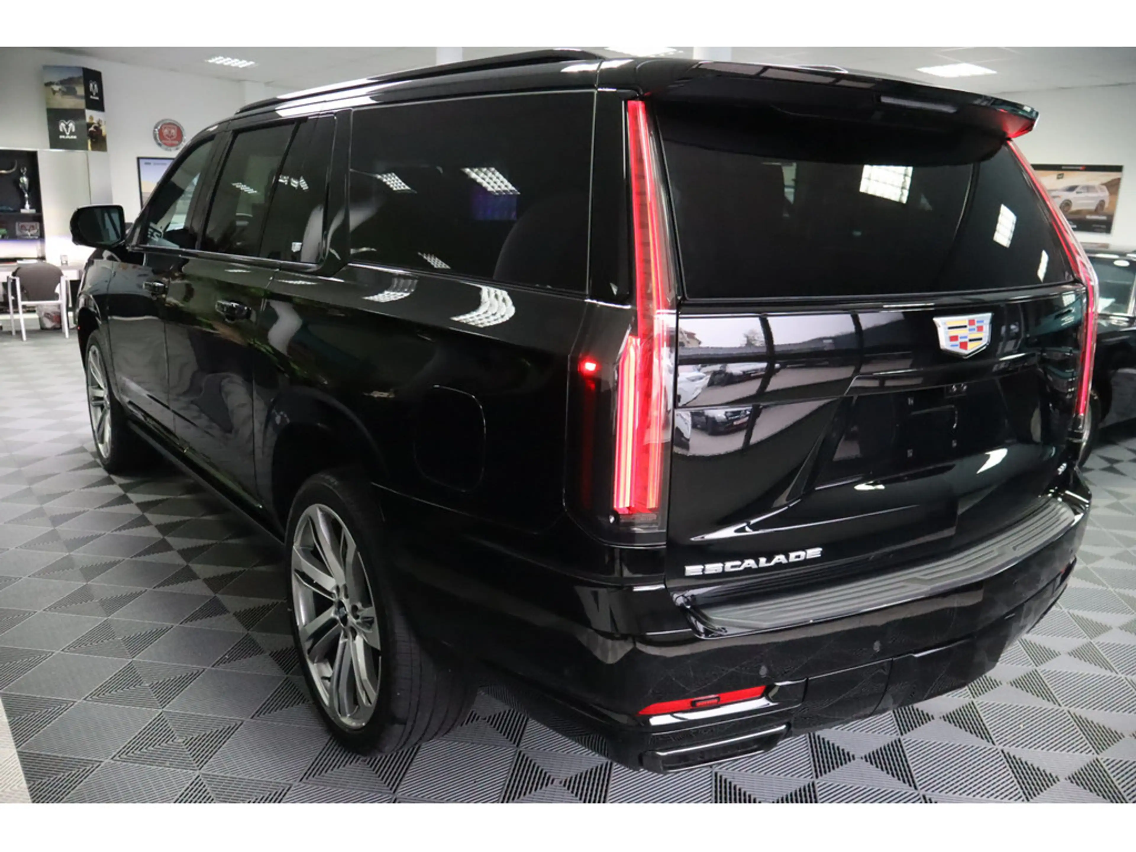 Cadillac Escalade Platinum Sport ESV MY26 24Zoll ABV — photo 6