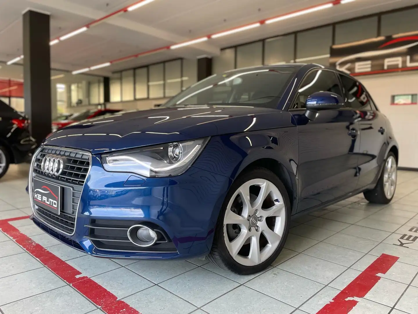 Audi A1 1.6 tdi Ambition 105cv 5p Albastru - 1
