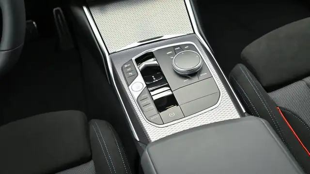 BMW 320 d xDrive M Sportpaket / AHK Ansicht 12