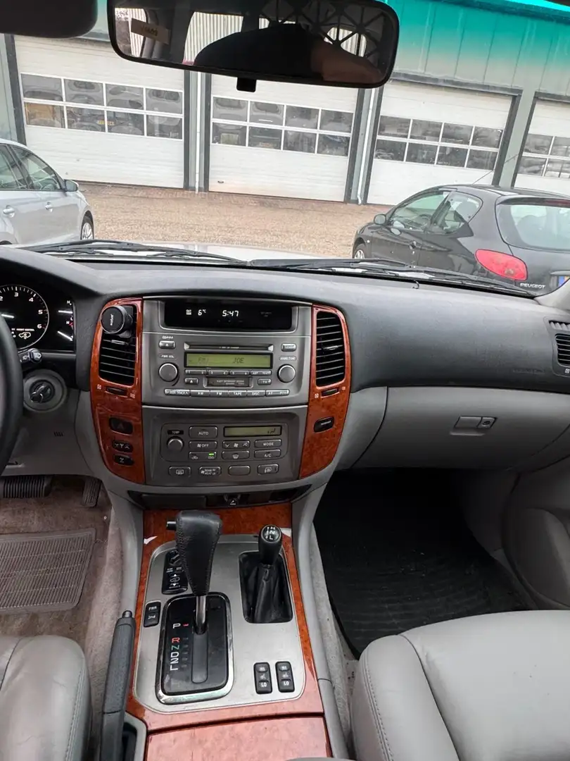Toyota Land Cruiser 100 50 th Anniversary - 2