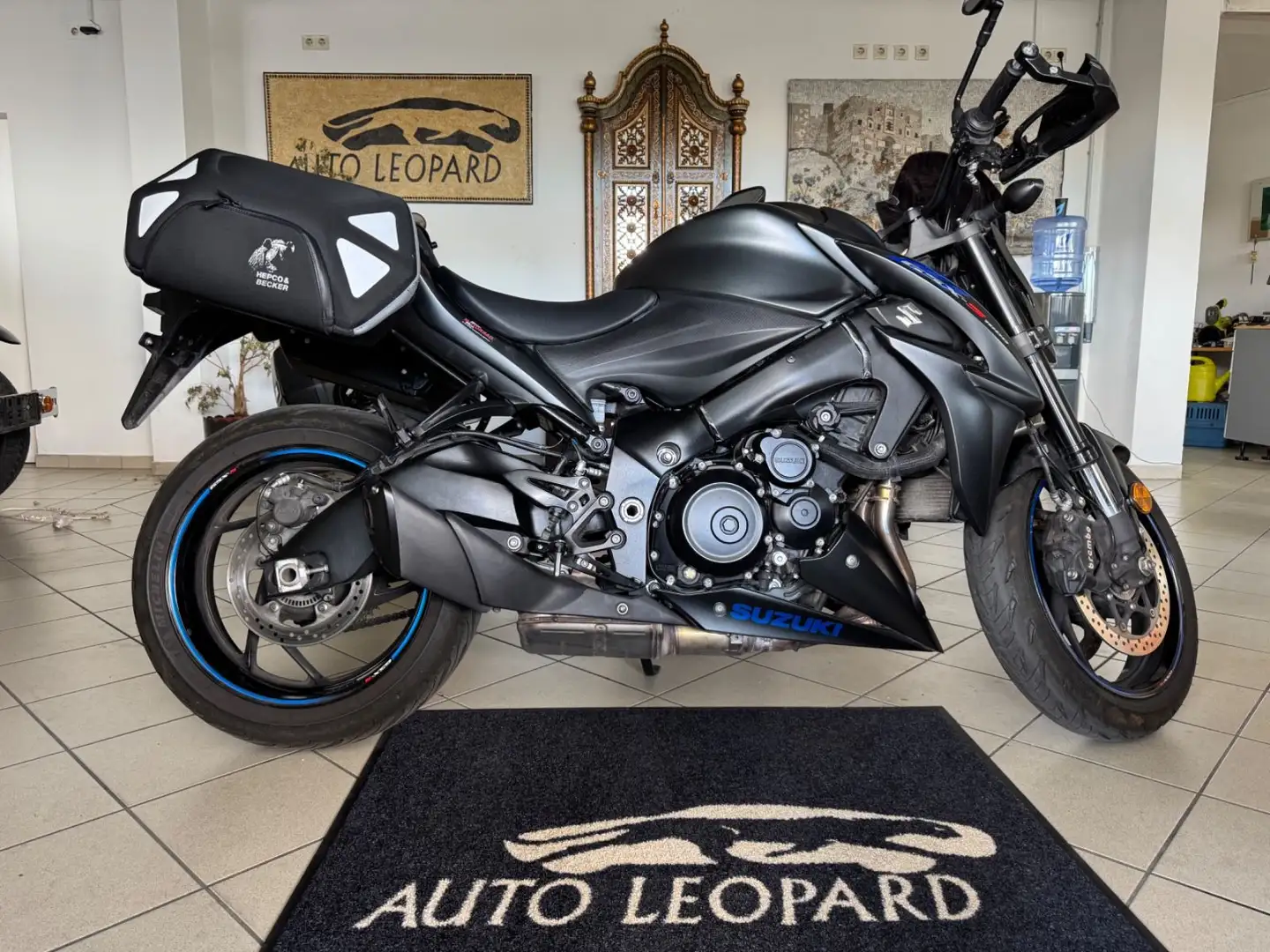 Suzuki GSX-S 1000 Schwarz - 1