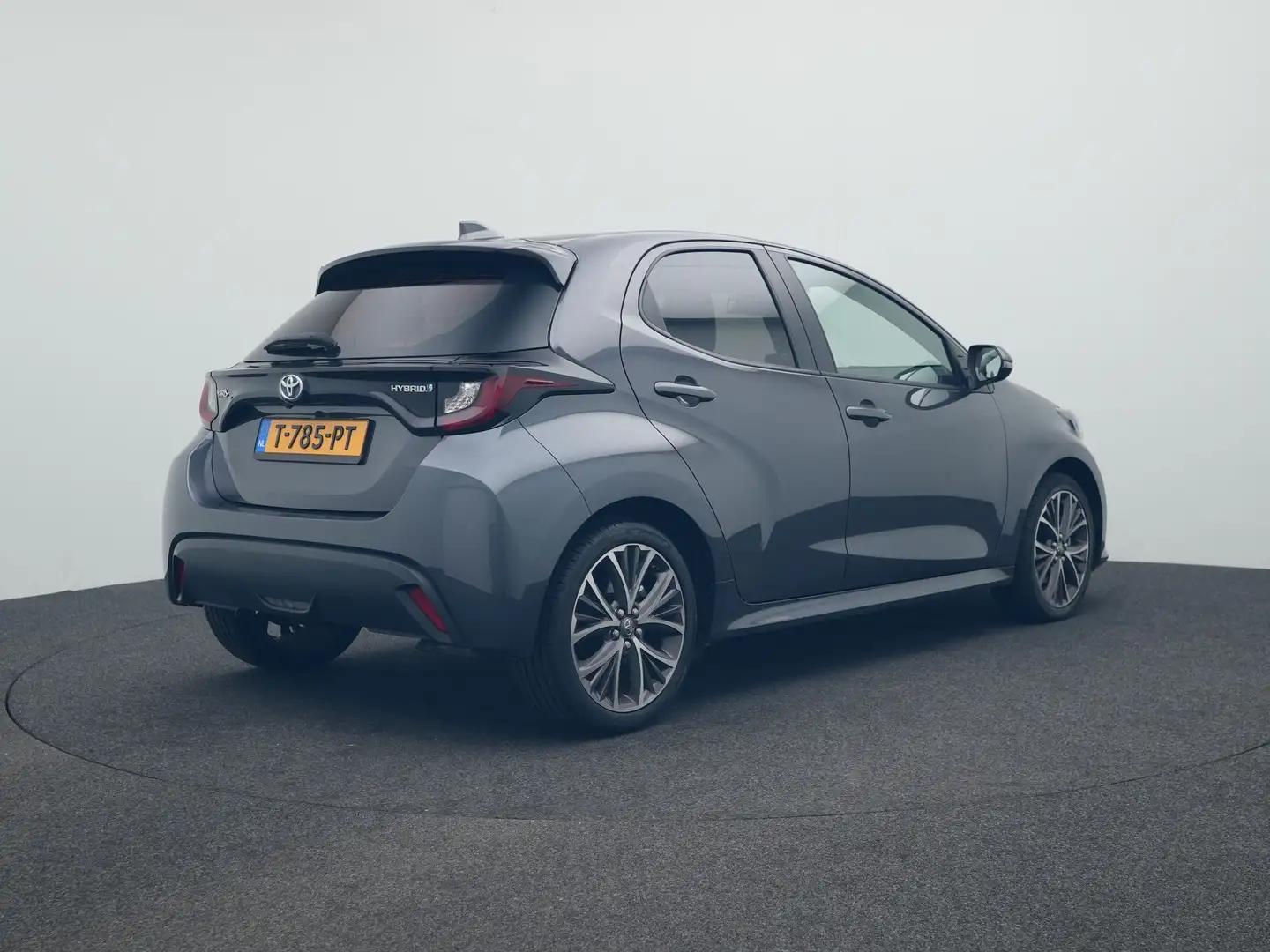 Toyota Yaris 1.5 Hybrid Active Limited Grijs - 2