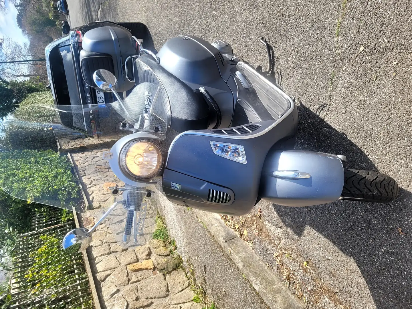 Vespa GTS Super Sport Gris - 1