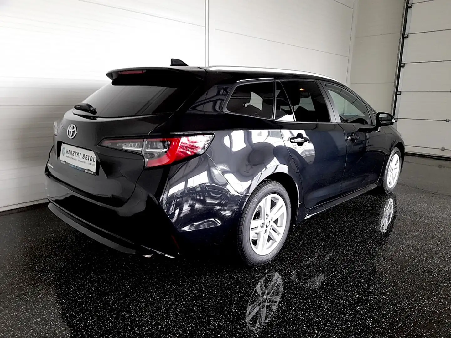 Toyota Corolla Kombi 1,8 Hybrid Aut. *VOLL-LED / VIRTUELL / HE... Black - 2