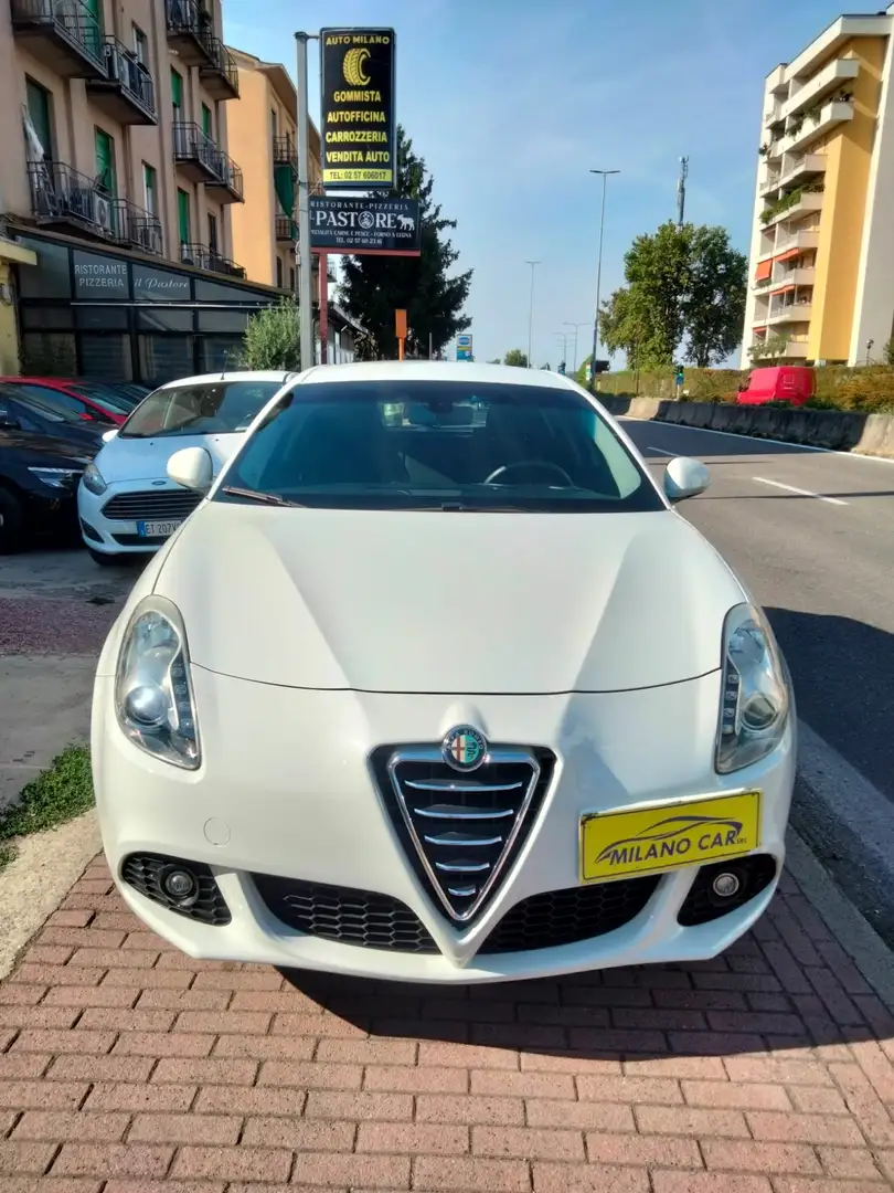 Alfa Romeo Giulietta 1.4 t. m.air Distinctive 170cv  TCT AUTOM Weiß - 1
