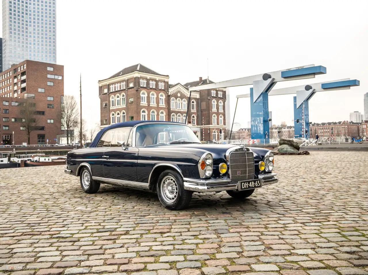 Mercedes-Benz 220 SE, foto 1