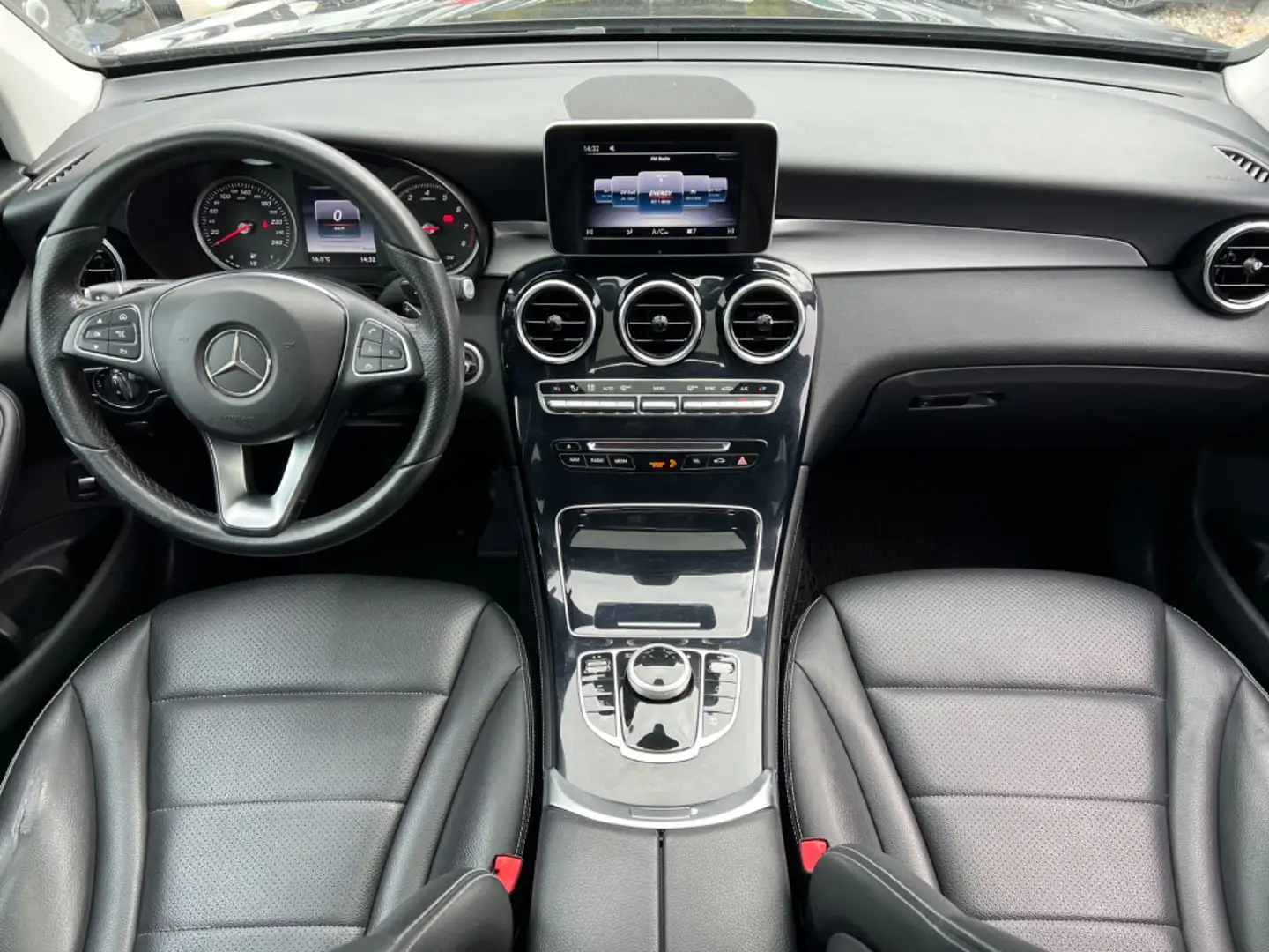 Mercedes-Benz GLC 250 Coupe 4Matic*AMG-LINE*LED*NAVI*1.HAND* Schwarz - 2