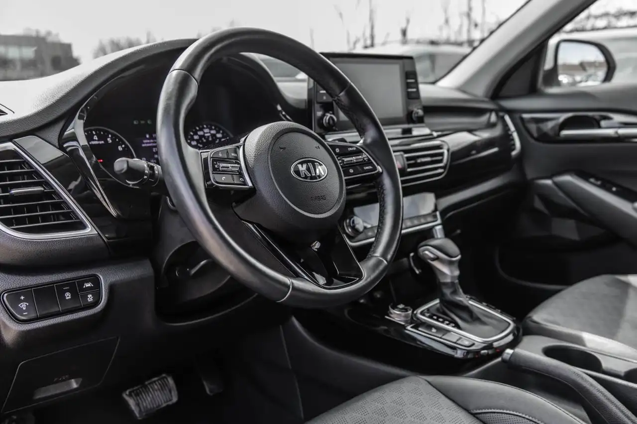 Kia Seltos снимка Kia Seltos