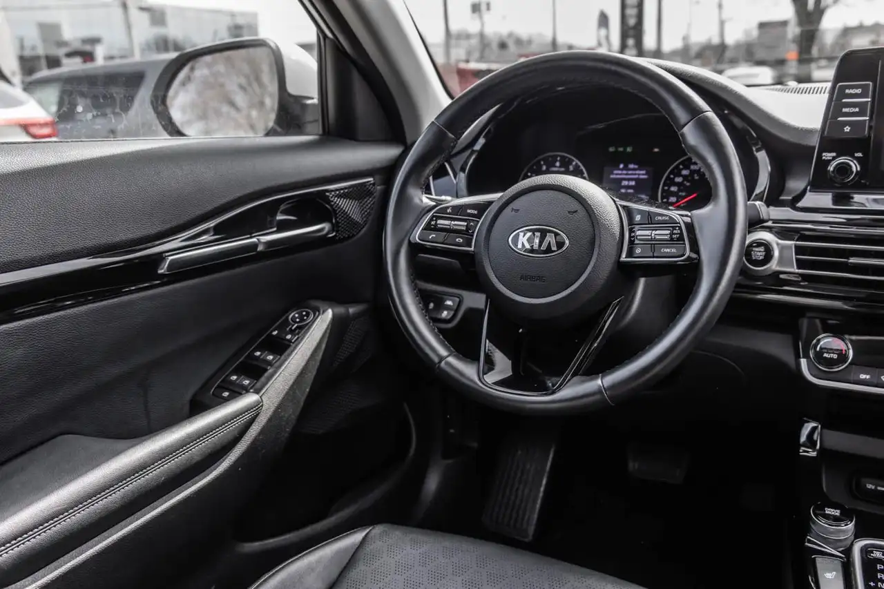 Kia Seltos снимка Kia Seltos