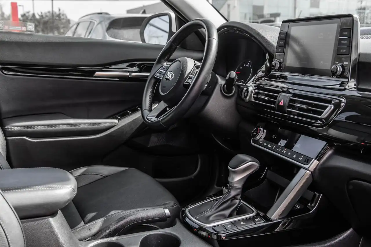 Kia Seltos снимка Kia Seltos