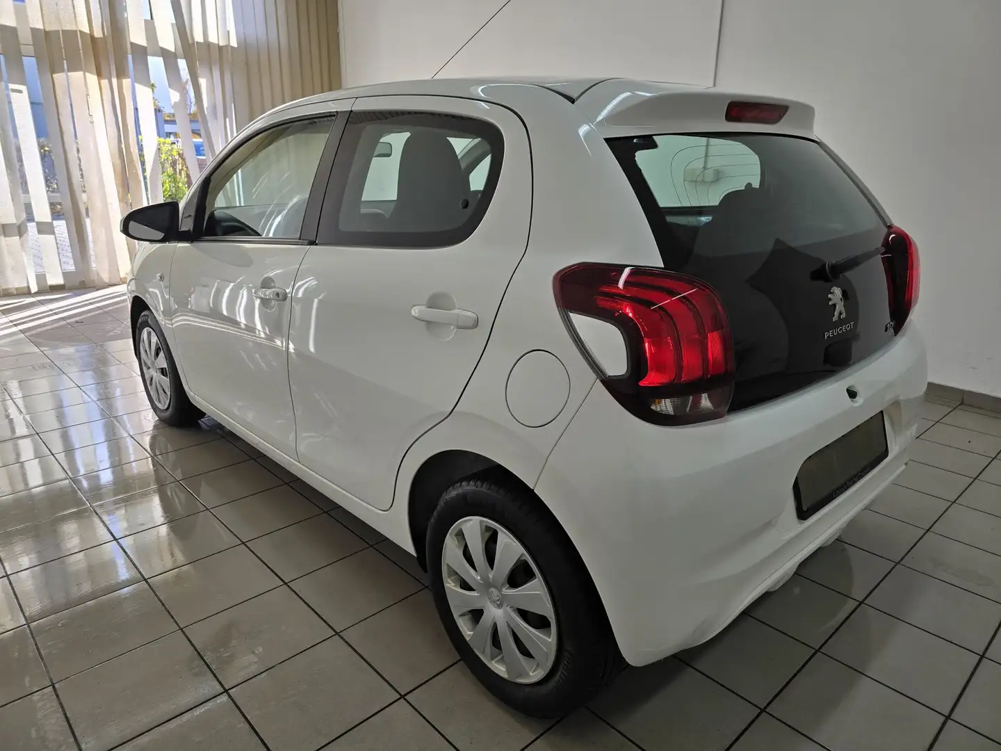 Peugeot 108 Active 5-trg. Automatik Klima Telefon USB 2.Hand Weiß - 2