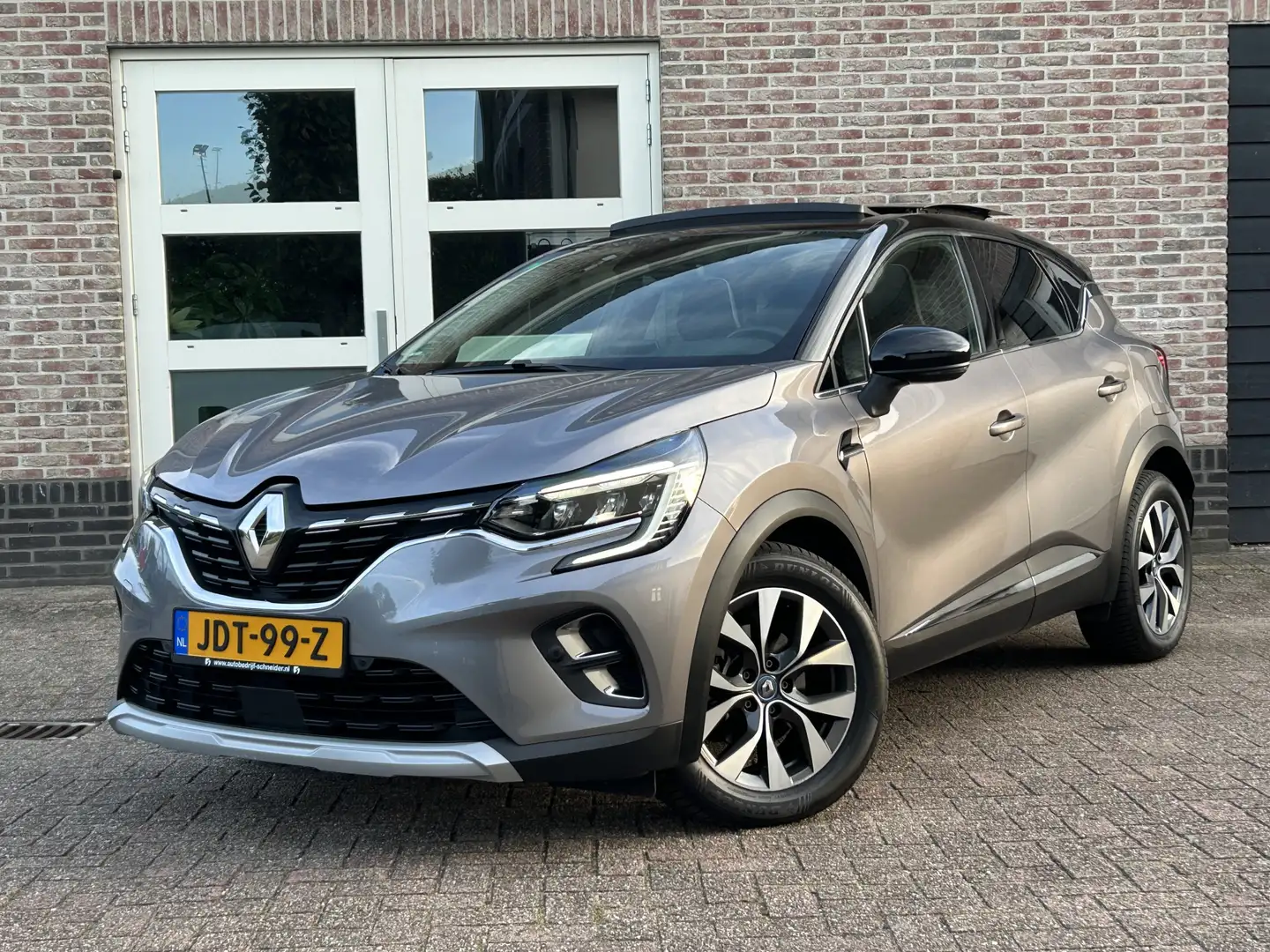 Renault Captur 1.6 E-Tech Plug-in Hybrid 160 Intens Pano Trekhaak Grijs - 1