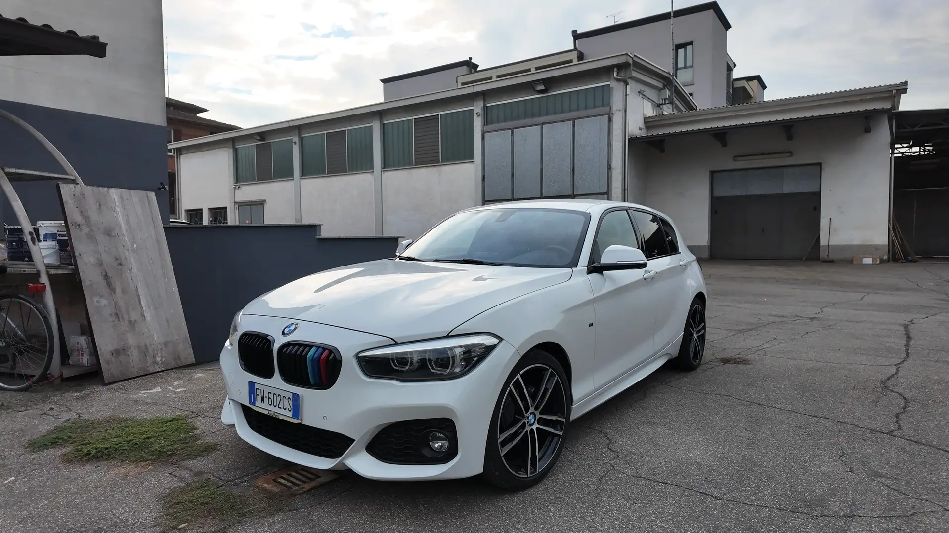 BMW 114 114d Sport 5p my18 - 1