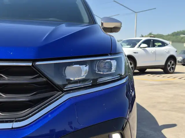 Volkswagen T-Roc view 15