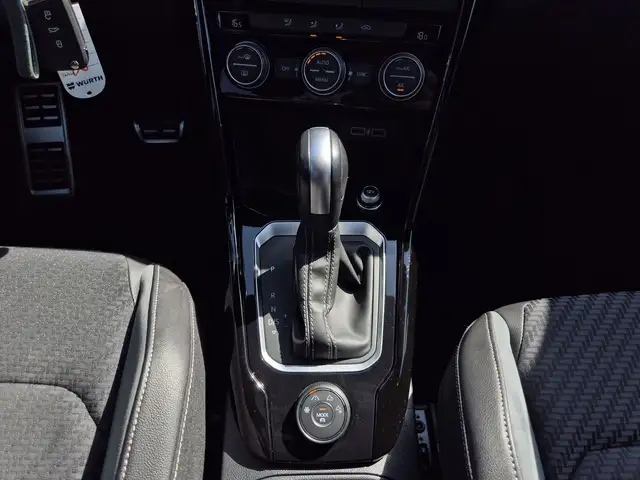 Volkswagen T-Roc view 10