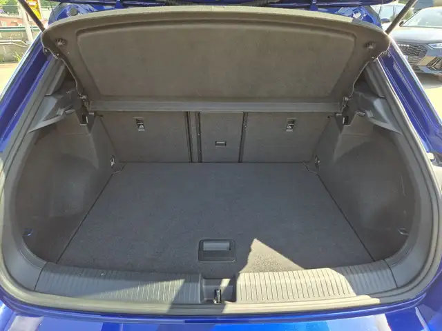 Volkswagen T-Roc view 11