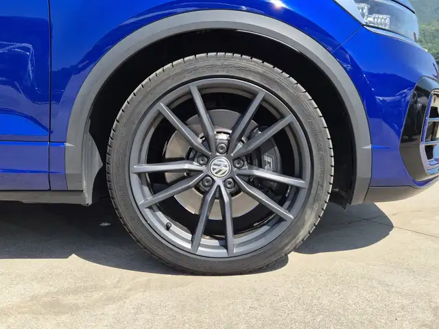 Volkswagen T-Roc view 12