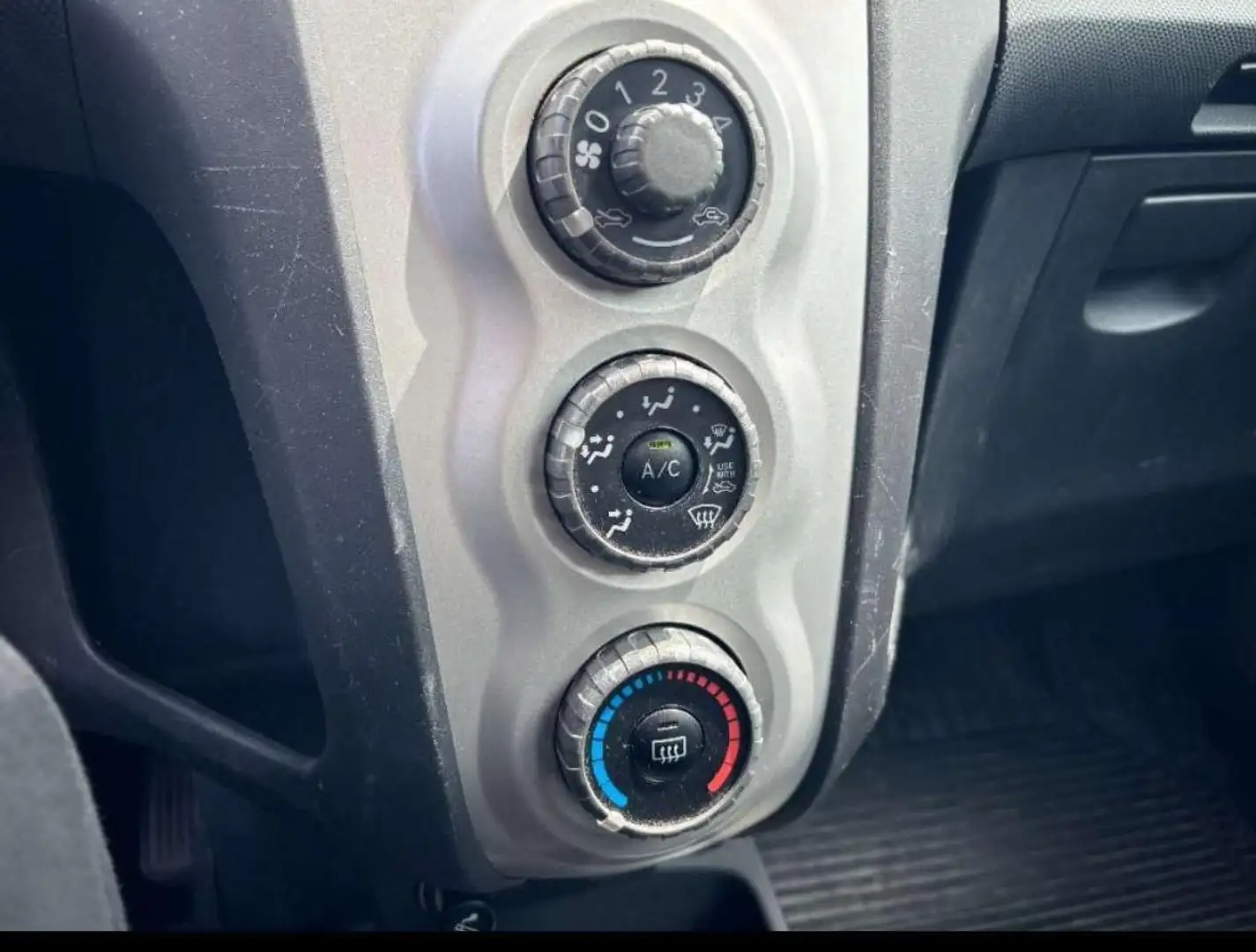 Toyota Yaris 1.0 vvti Blau - 1